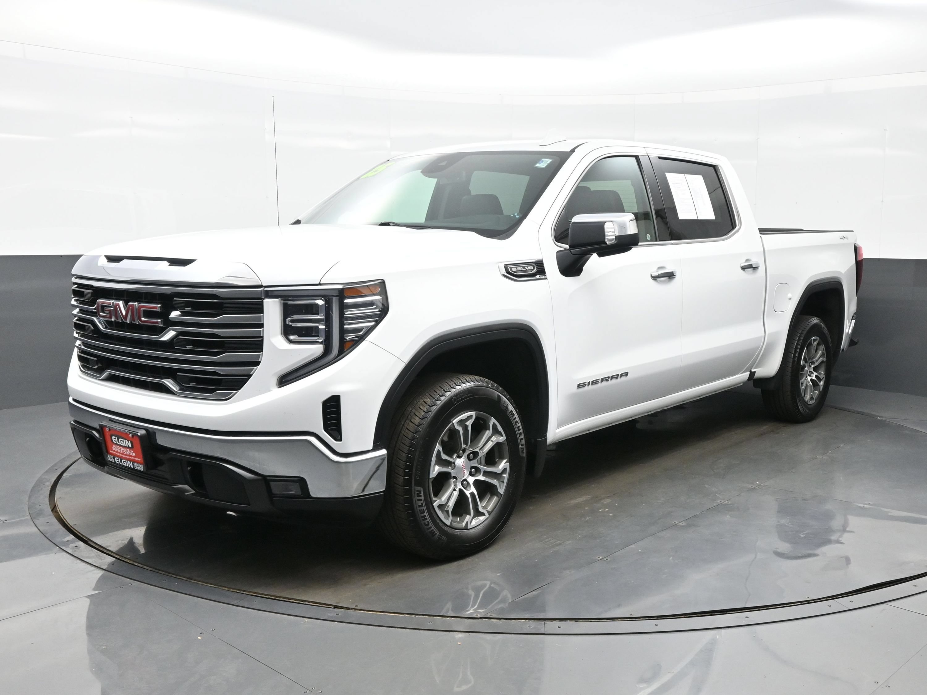 Used 2025 GMC Sierra 1500 SLT AWD/4WD image 2