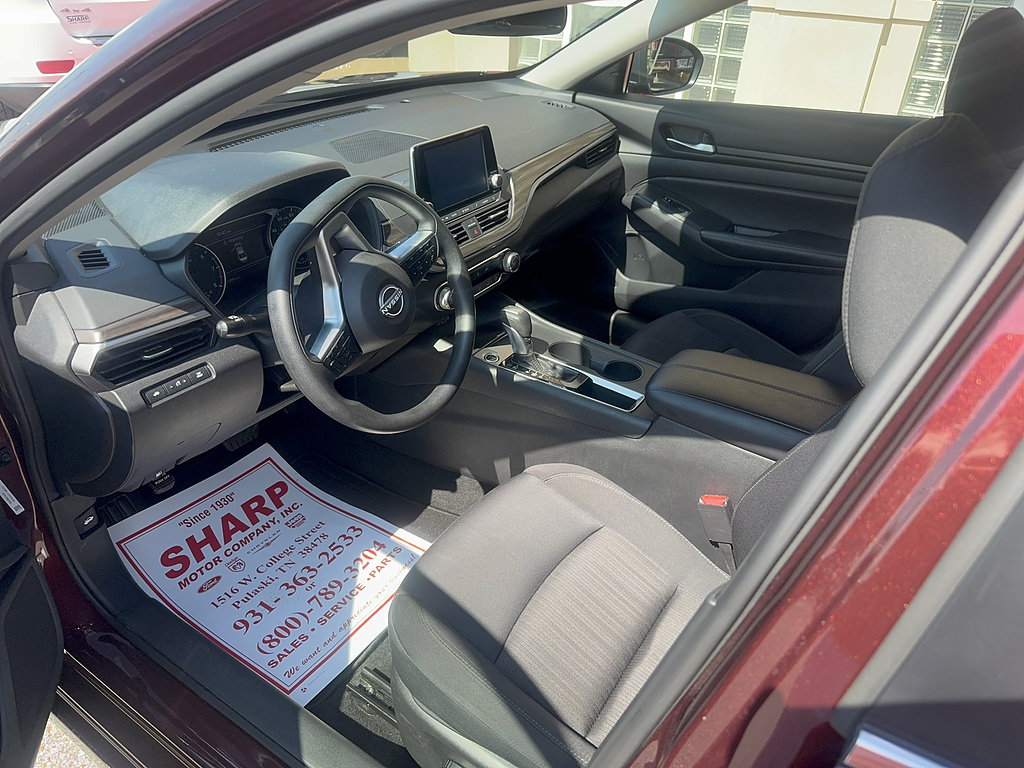Used 2025 Nissan Altima 2.5 SV FWD image 4