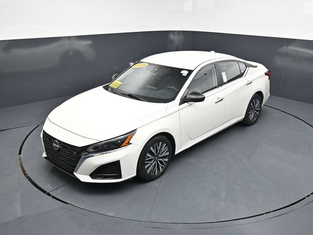 Used 2025 Nissan Altima 2.5 SV FWD image 34