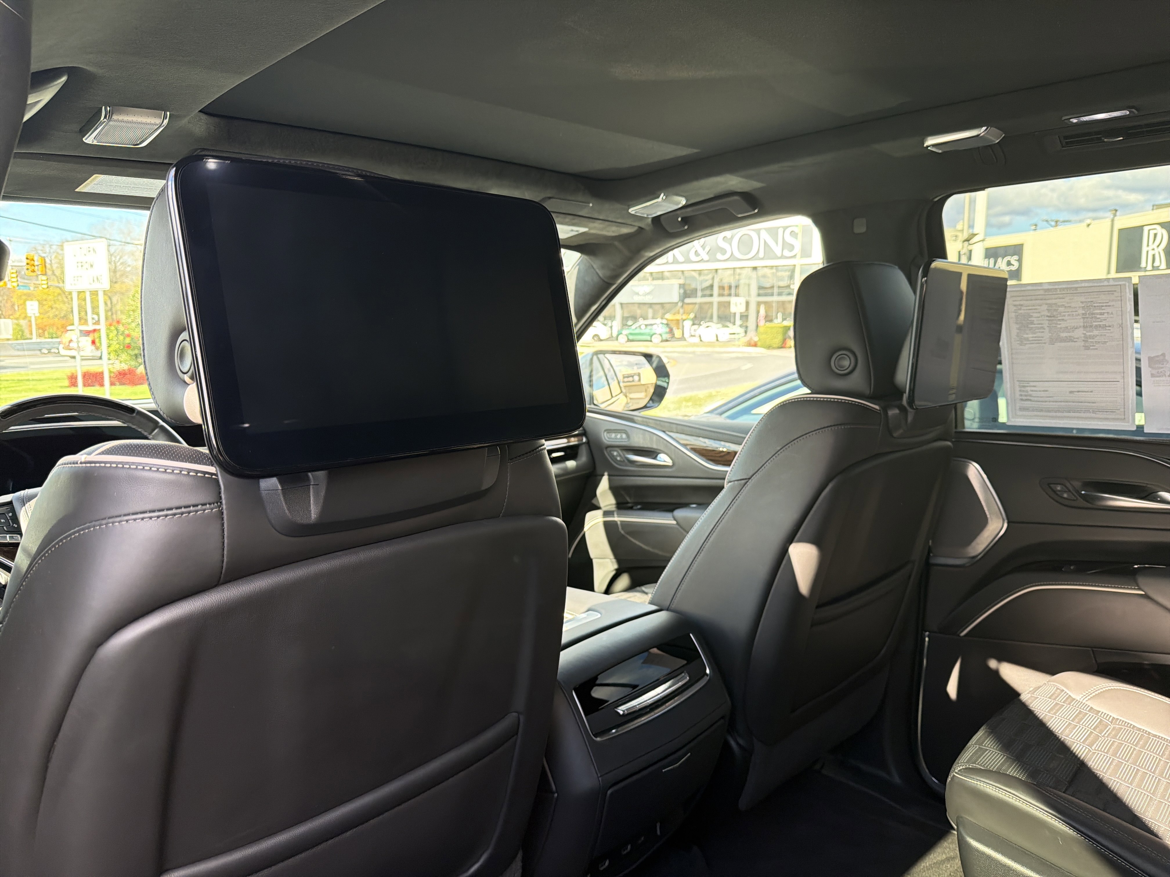 Used 2022 Cadillac Escalade ESV Premium Luxury Platinum image 27