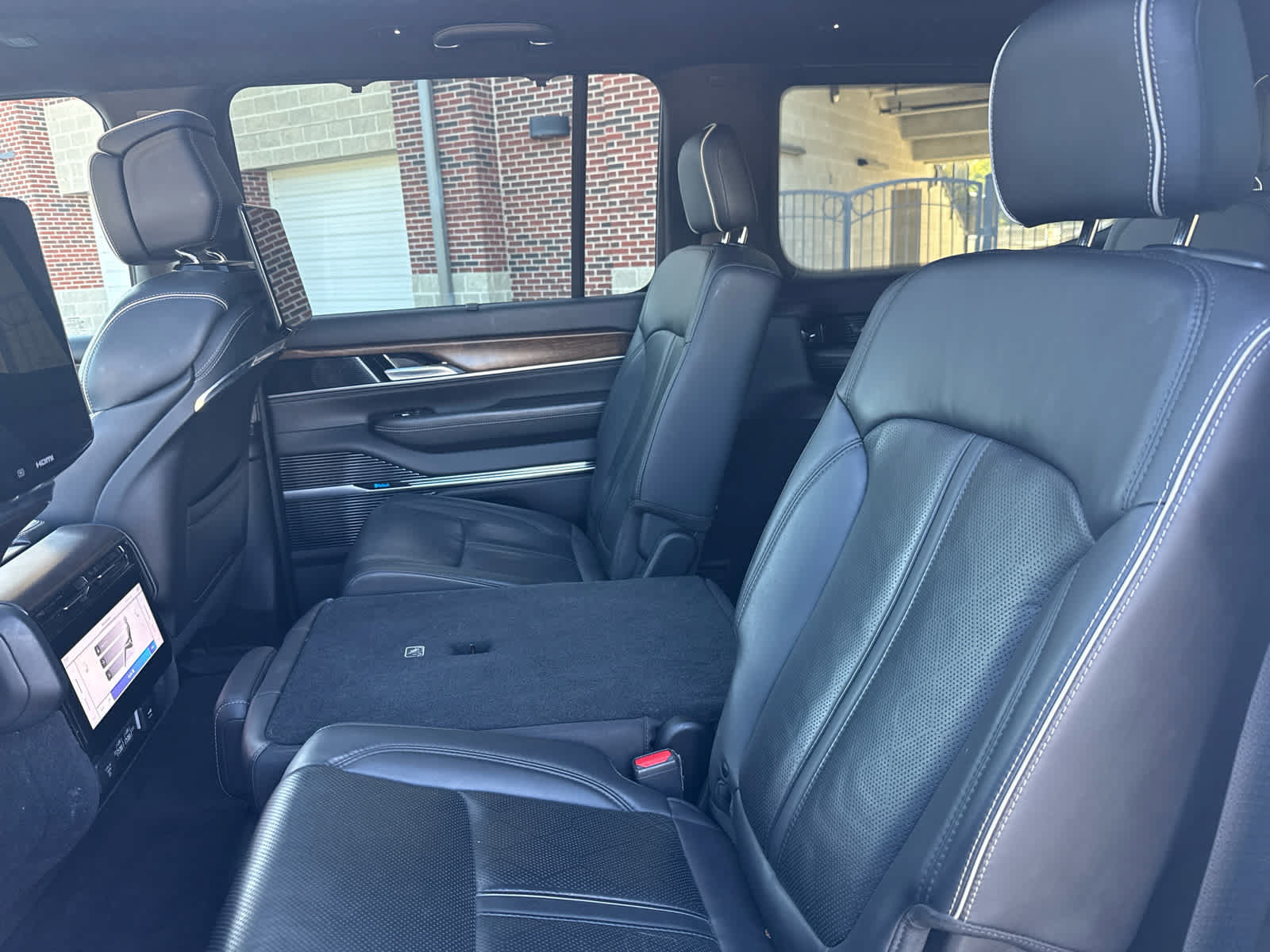 Used 2023 Jeep Grand Wagoneer Series II w/ Rear Seat Video Group 1 AWD/4WD image 14