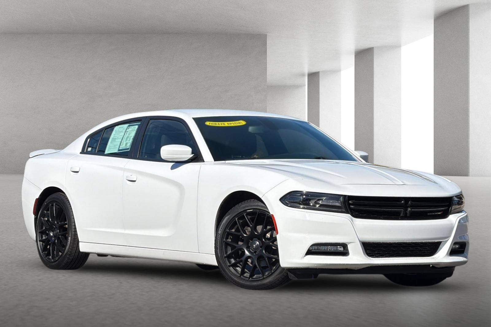 Used 2018 Dodge Charger SXT Plus RWD image 2