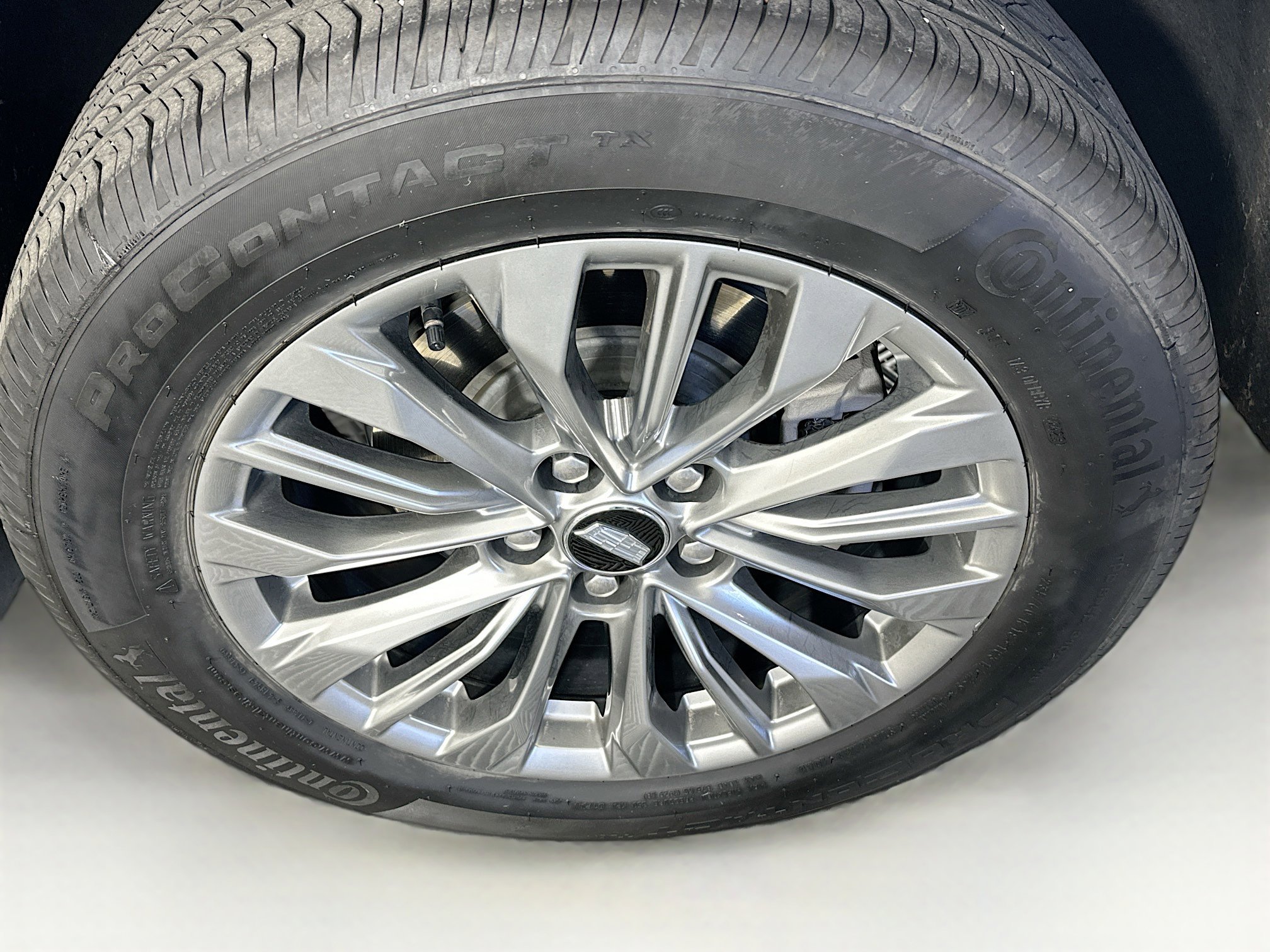 Used 2024 Cadillac XT4 Premium Luxury image 11