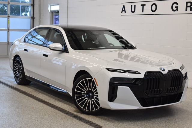 New 2026 BMW 740i xDrive w/ Premium Package