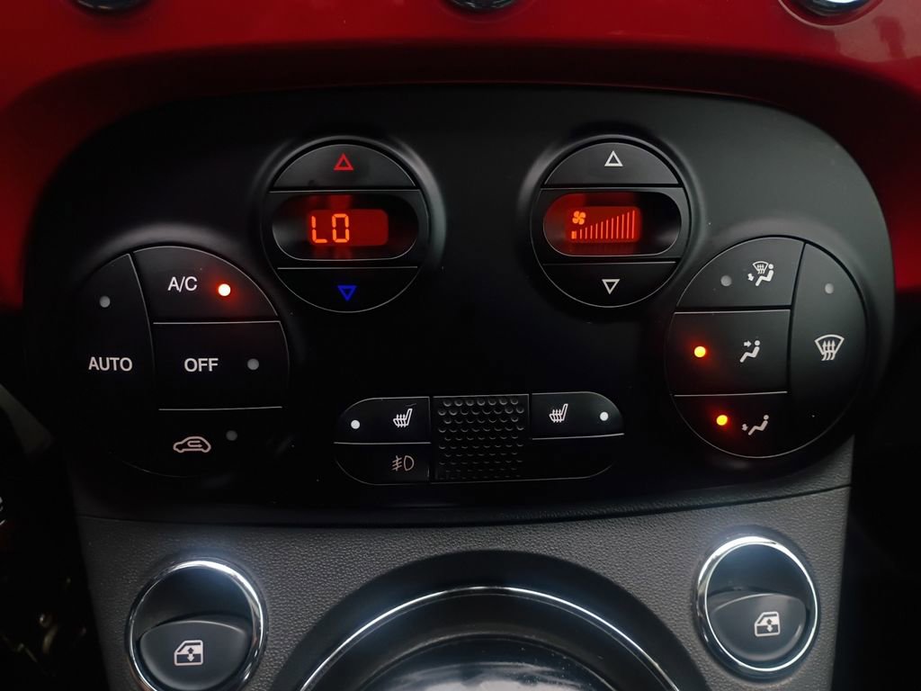 Used 2017 FIAT 500 Lounge image 4