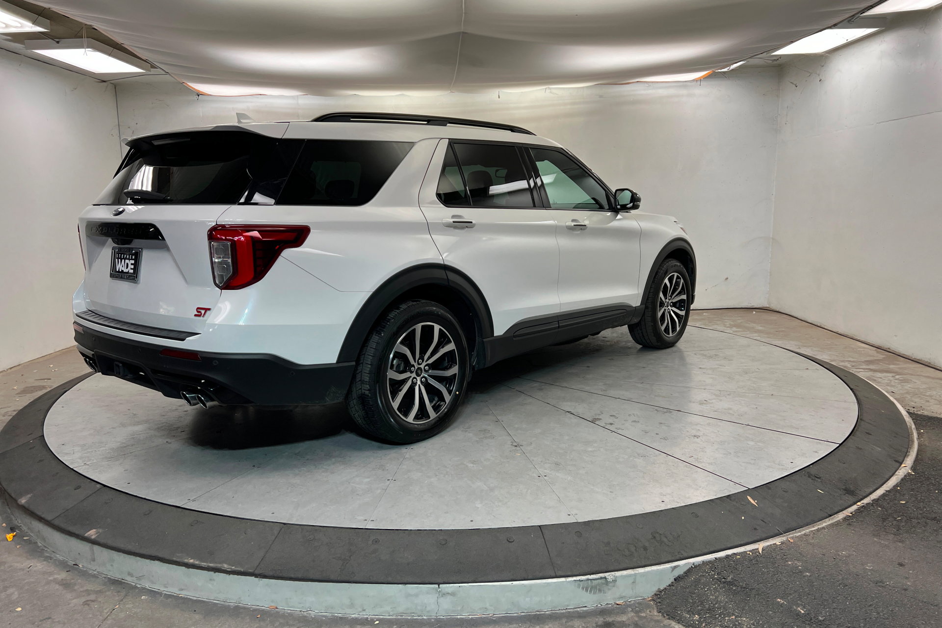 Used 2020 Ford Explorer ST w/ Premium Technology Package image 5