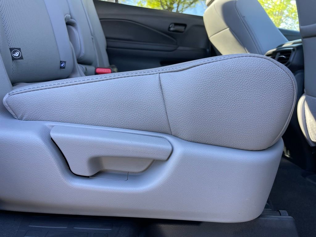 Certified 2025 Honda Passport EX-L image 35