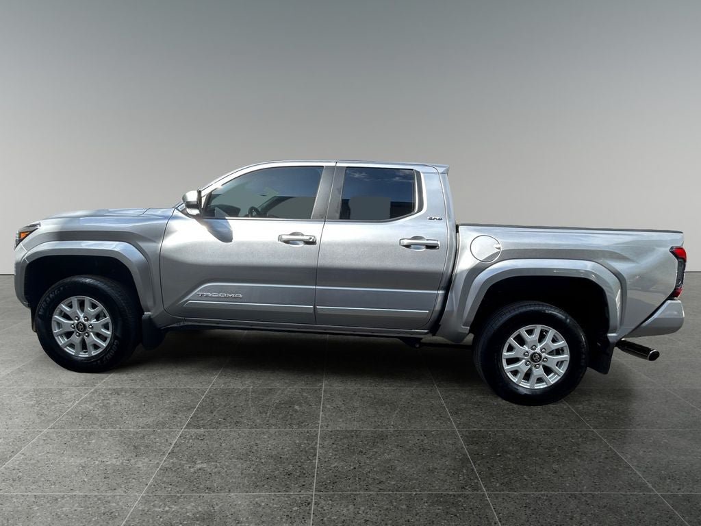 Used 2025 Toyota Tacoma SR5 AWD/4WD image 5