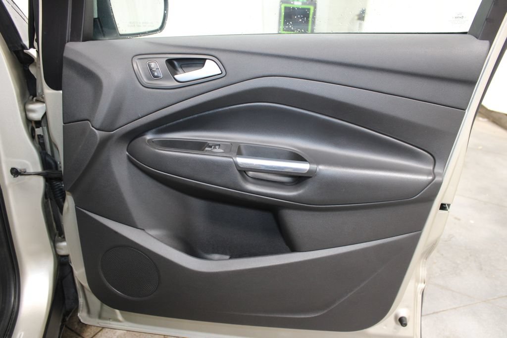 Used 2018 Ford Escape Titanium w/ Ford Safe & Smart Package FWD image 33