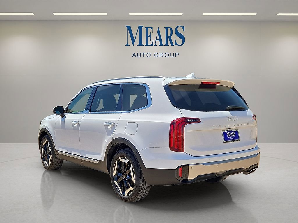 Used 2025 Kia Telluride S FWD image 3