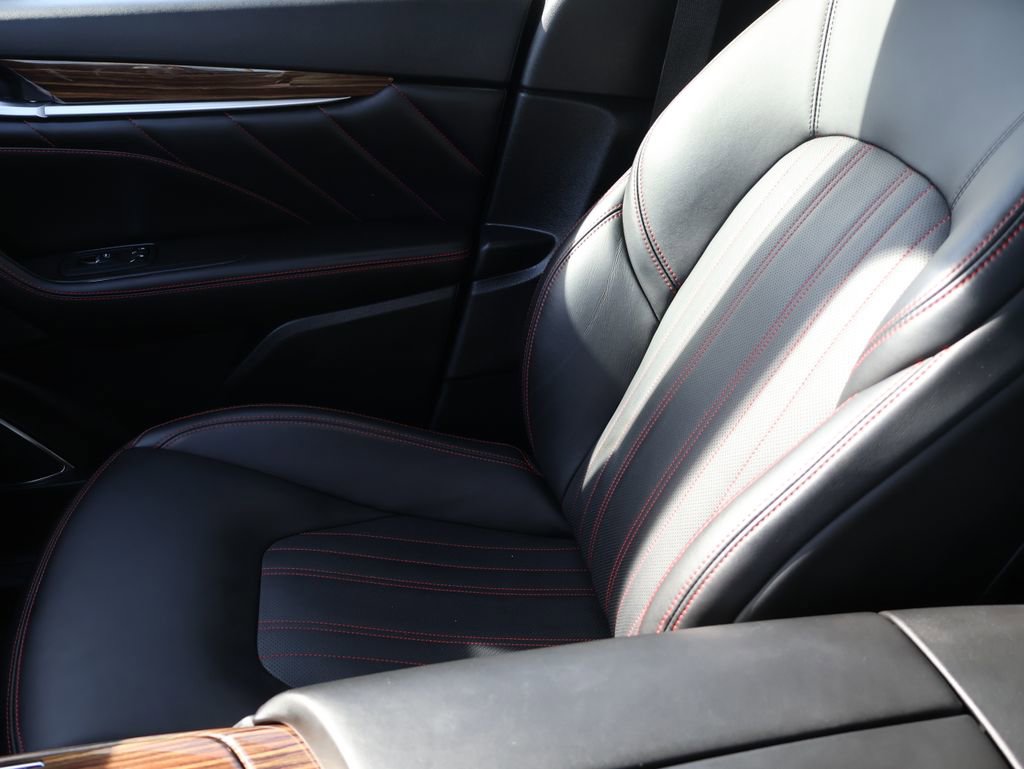 Used 2020 Maserati Levante GranLusso image 28