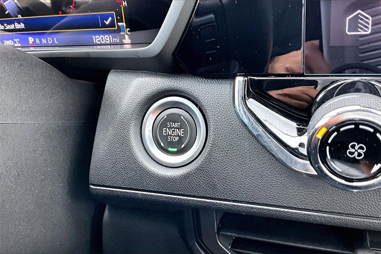 Used 2023 Chevrolet Colorado Trail Boss w/ Technology Package image 26