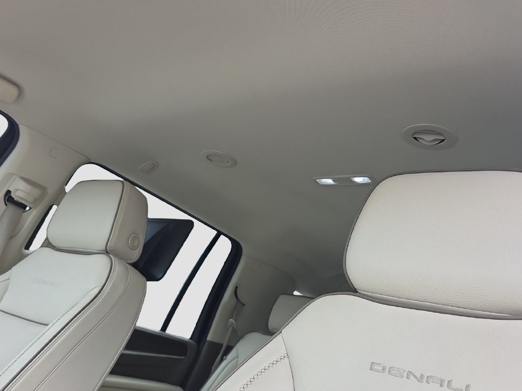 Used 2023 GMC Yukon XL Denali w/ Advanced Technology Package AWD/4WD image 7