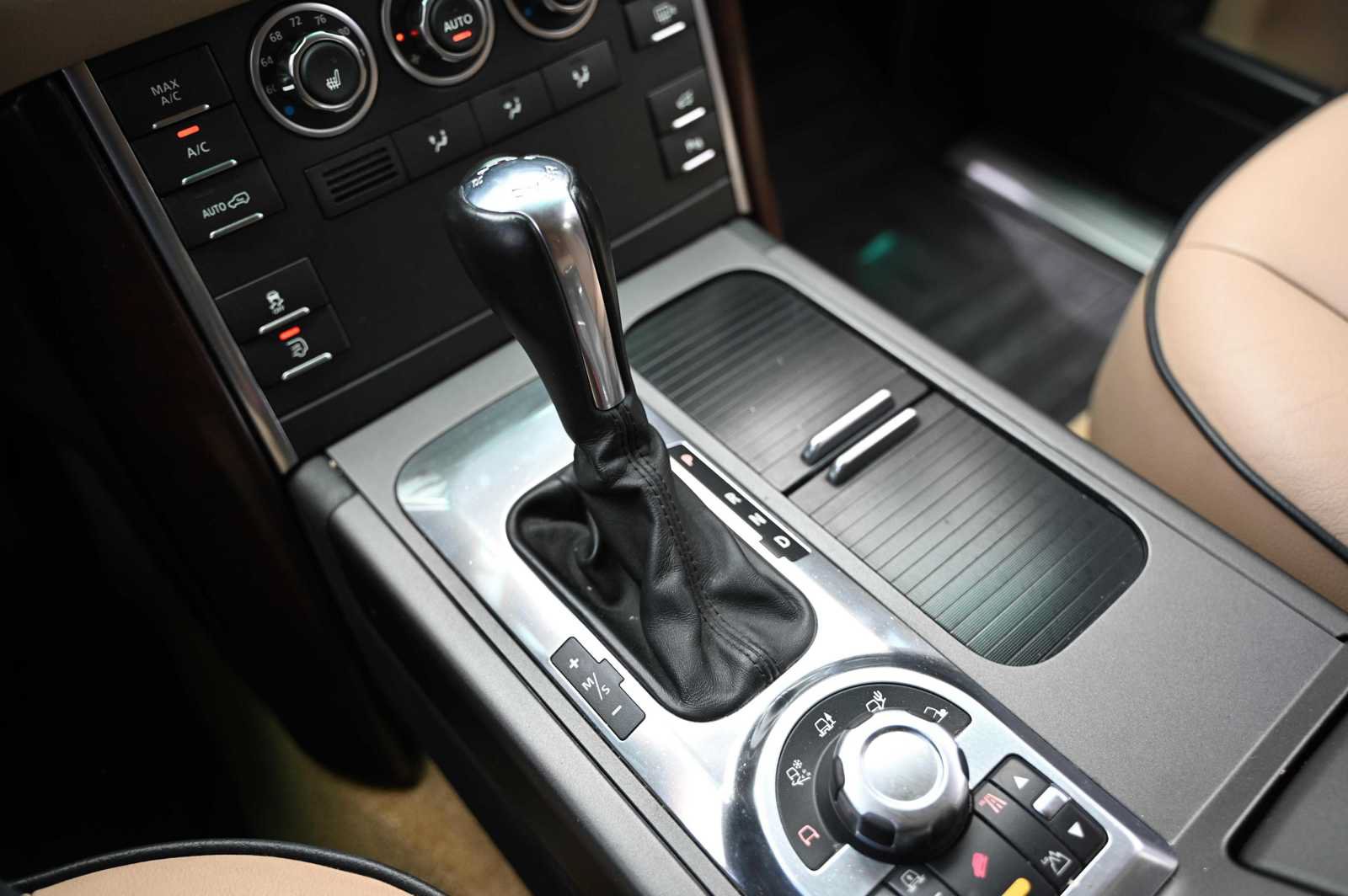 Used 2012 Land Rover Range Rover HSE AWD/4WD image 17