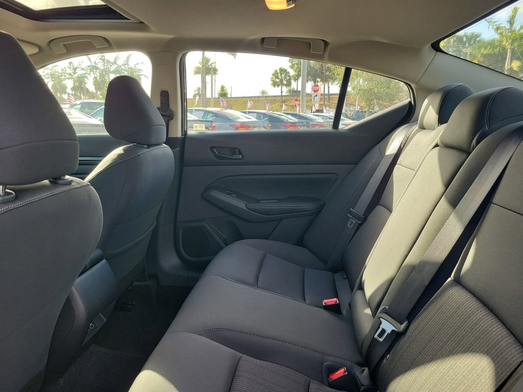 Used 2025 Nissan Altima 2.5 SV w/ SV Premium Package FWD image 6
