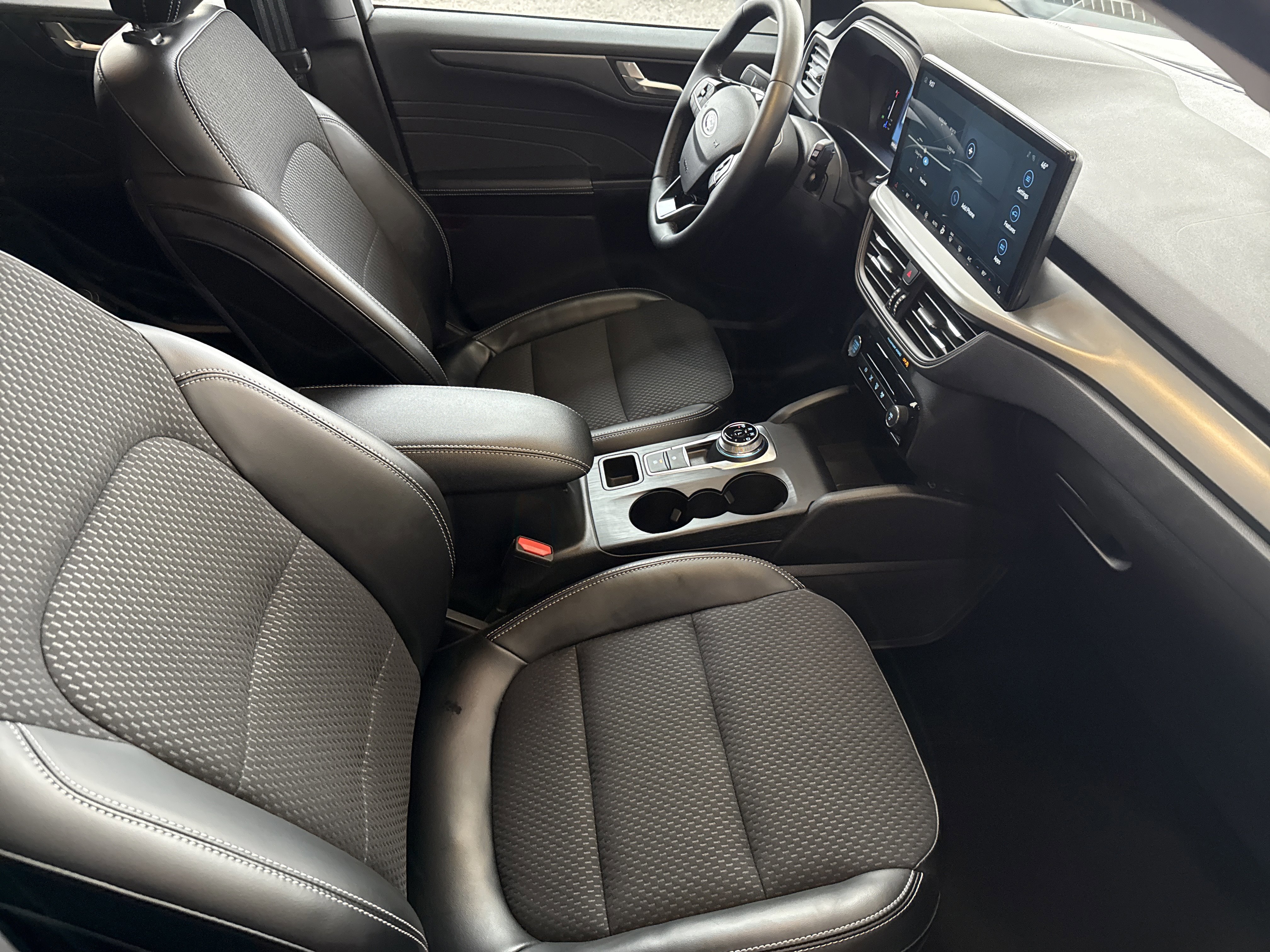 Used 2024 Ford Escape SE image 19