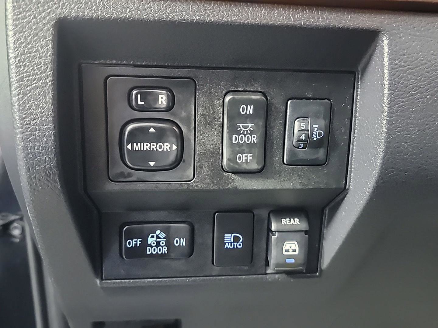 Used 2018 Toyota Tundra Limited w/ Limited Premium Package AWD/4WD image 35