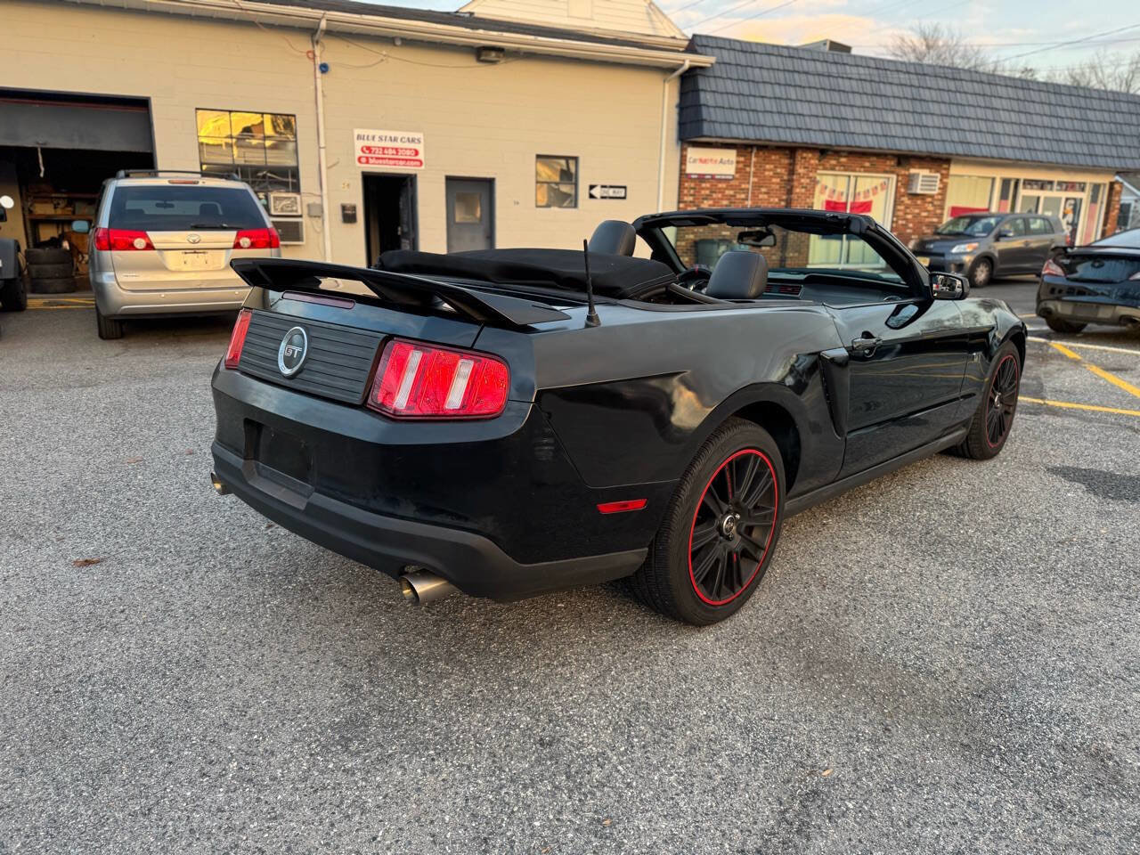 Used 2010 Ford Mustang GT Premium image 9