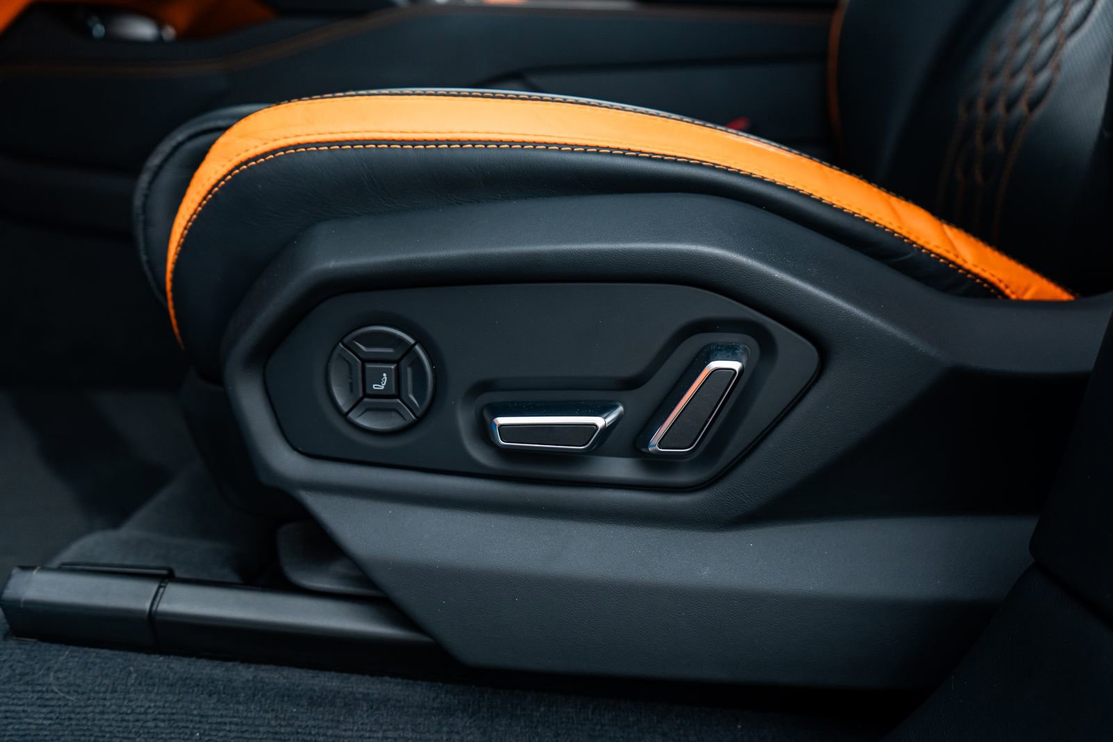 Used 2023 Lamborghini Urus S image 25