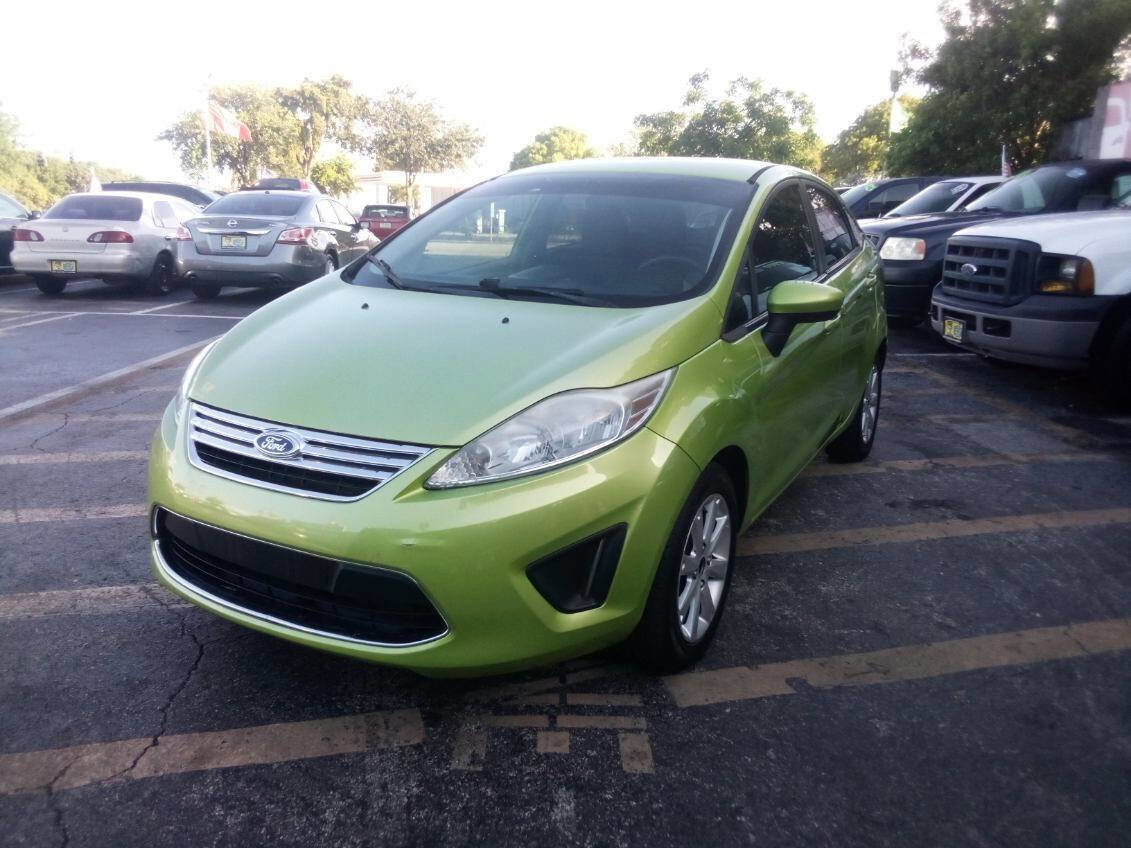 Used 2011 Ford Fiesta SE w/ 203A Rapid Spec Order Code image 2