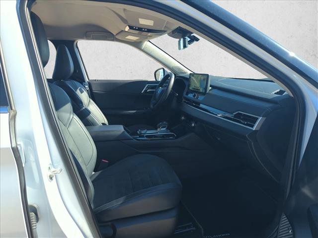 Used 2025 Mitsubishi Outlander SE image 18