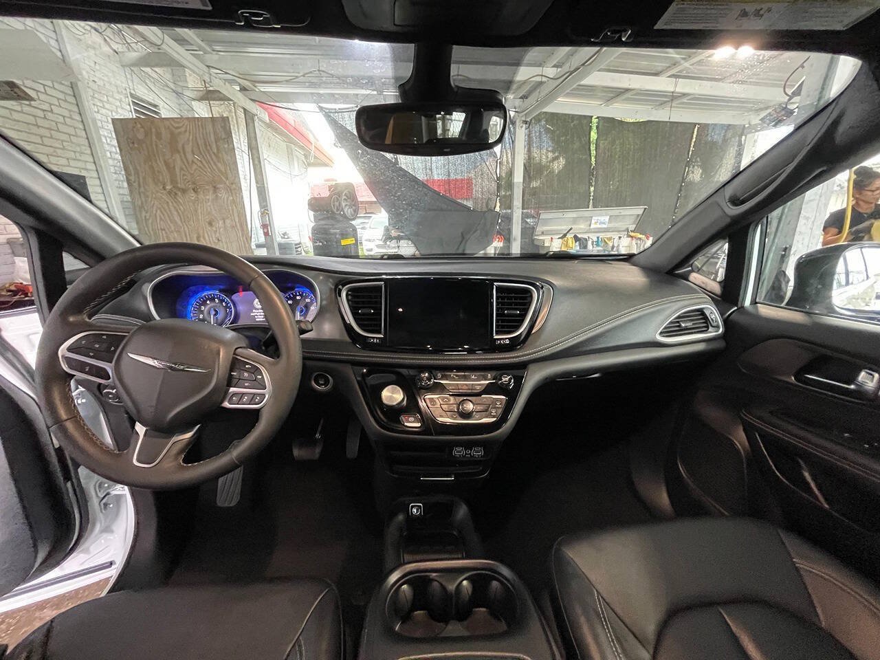 Used 2025 Chrysler Pacifica Select FWD image 16