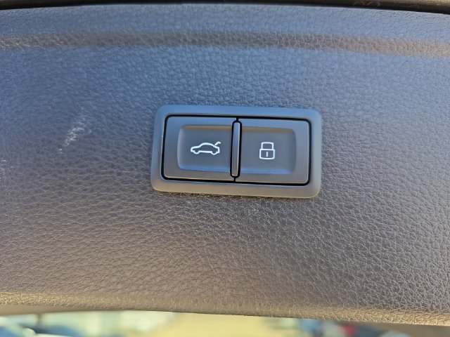 Used 2024 Audi Q5 e Premium Plus AWD/4WD image 16