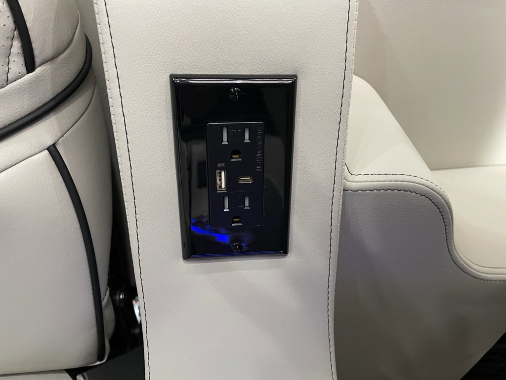 Used 2024 Mercedes-Benz Sprinter 3500 image 57