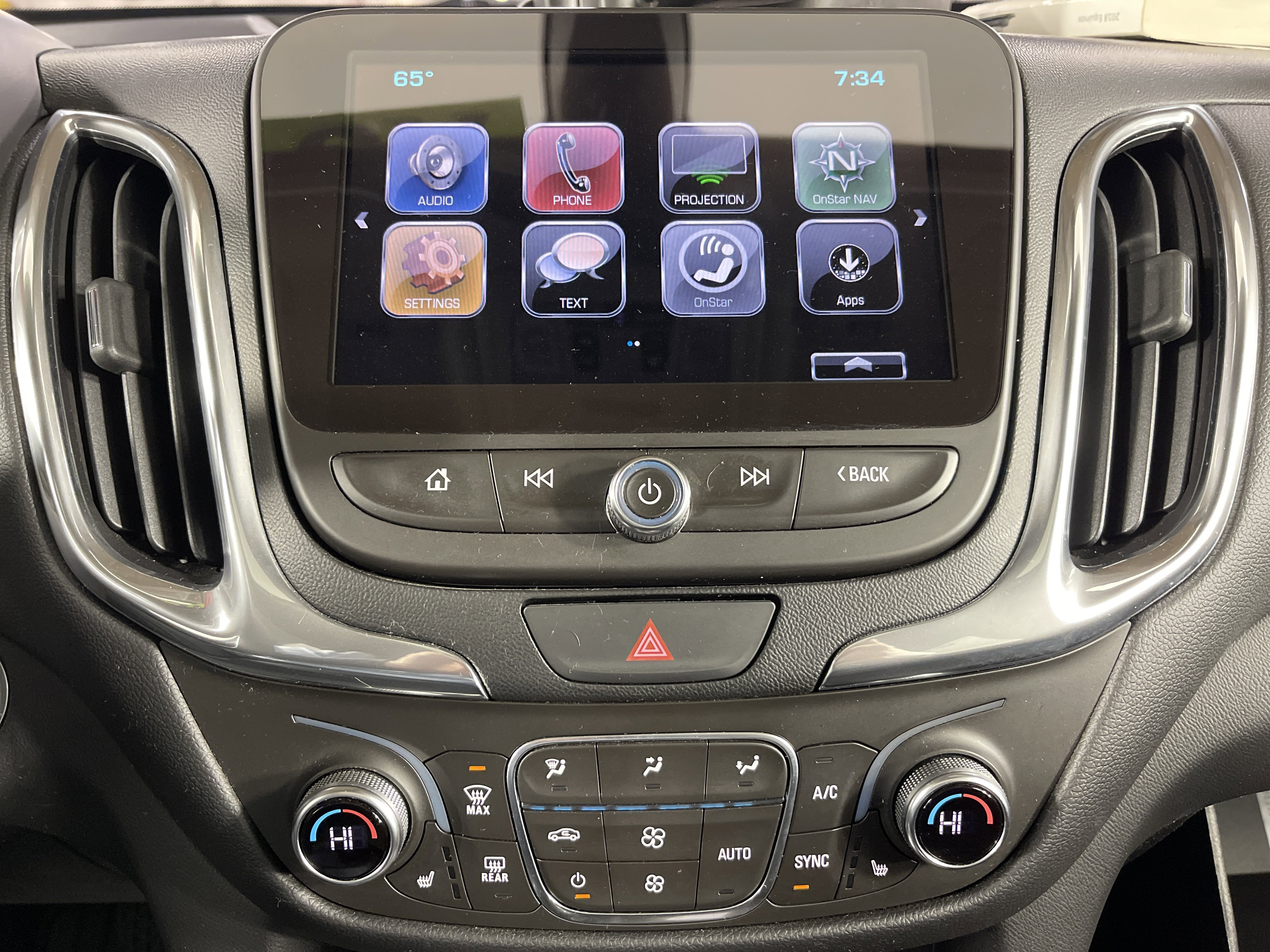 Used 2018 Chevrolet Equinox LT w/ Sun & Infotainment Package image 23