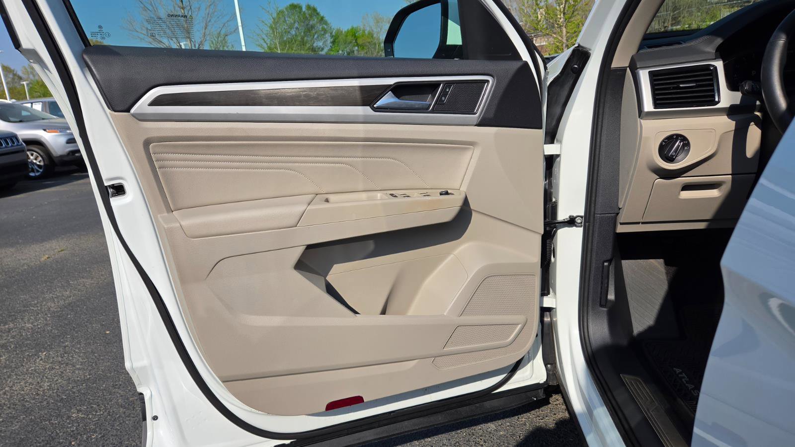 Certified 2022 Volkswagen Atlas SE image 3