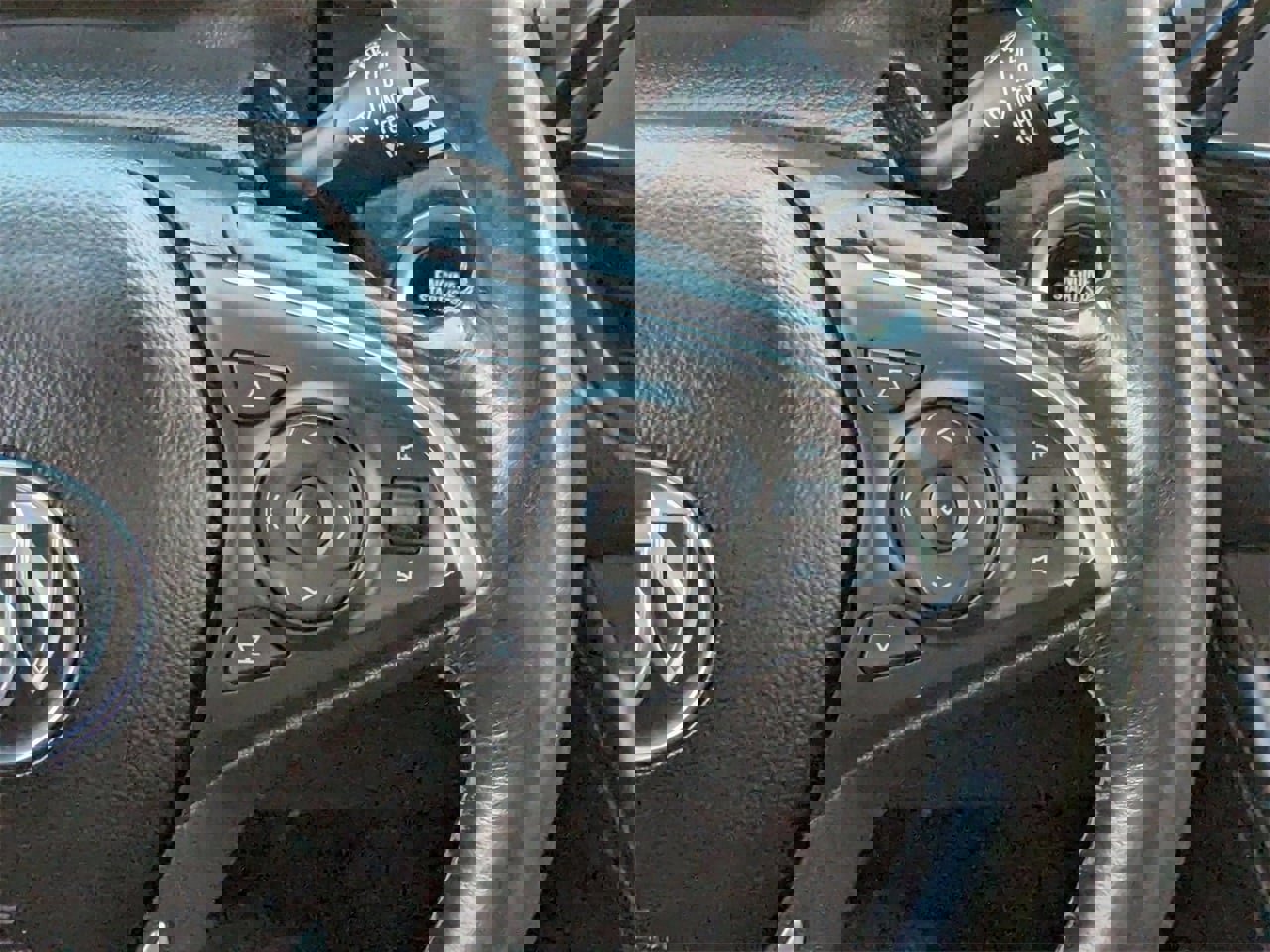 Used 2019 Buick Envision Essence image 18