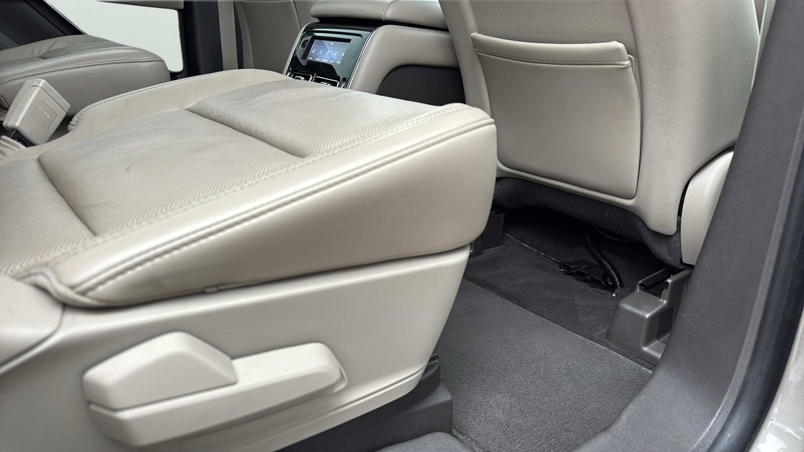 Used 2021 Lincoln Aviator Reserve w/ Equipment Group 202A AWD/4WD image 27