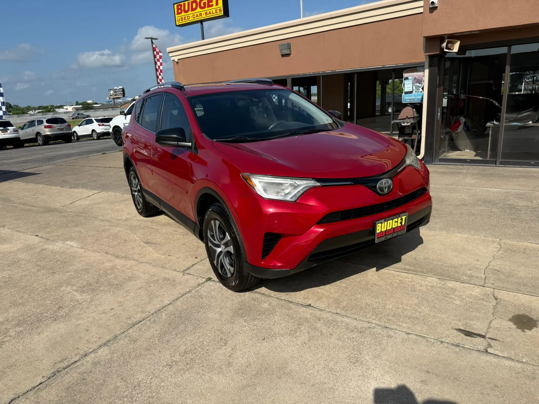 Used 2017 Toyota RAV4 LE FWD image 3