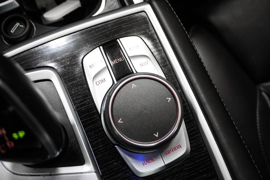 Used 2019 BMW 750i xDrive w/ M Sport Package image 28