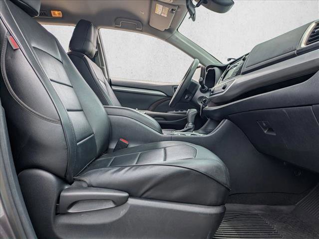 Used 2019 Toyota Highlander LE FWD image 16