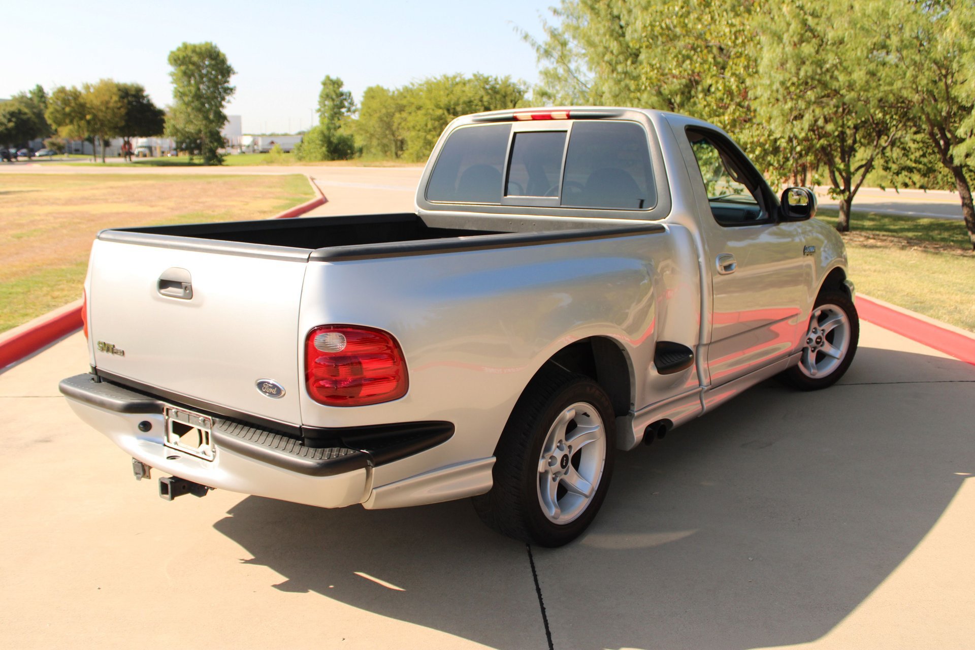 Used 2000 Ford F150 Lightning RWD image 14