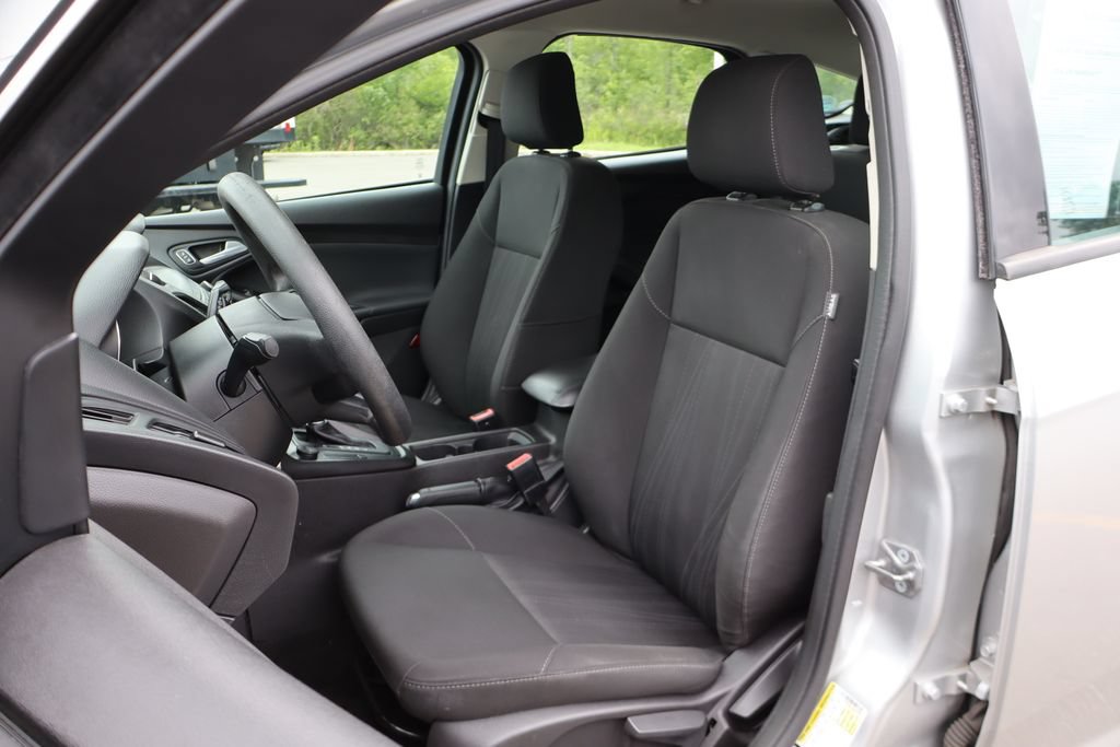 Used 2018 Ford Focus SE FWD image 9