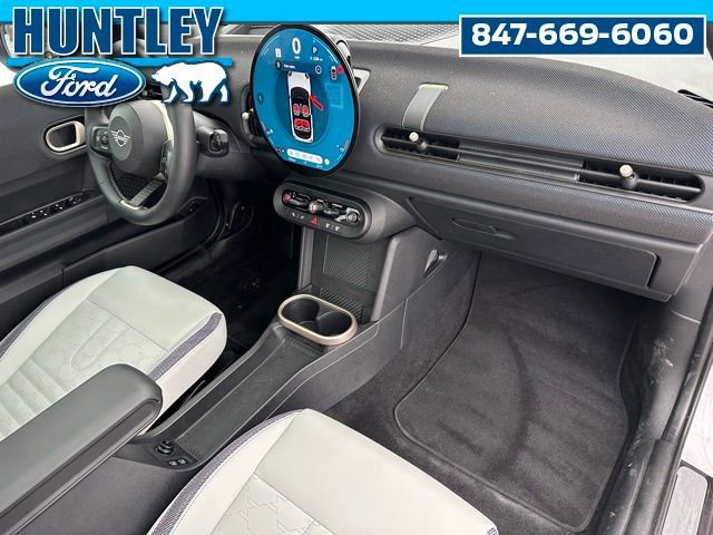 Used 2025 MINI Cooper 4-Door Hardtop image 9