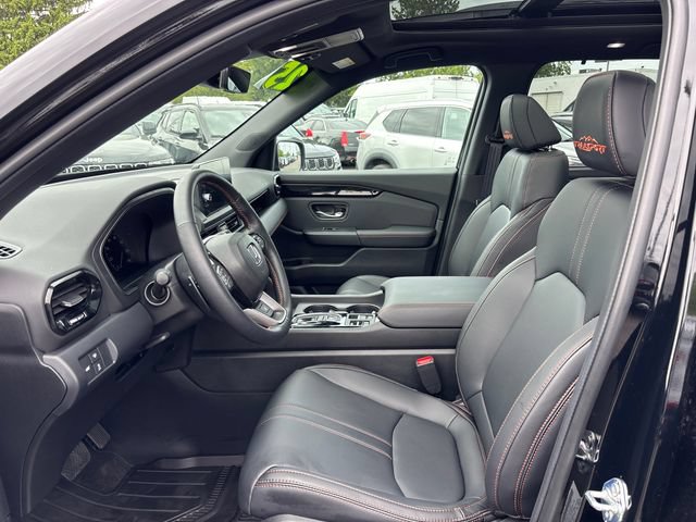 Used 2025 Honda Pilot TrailSport image 26