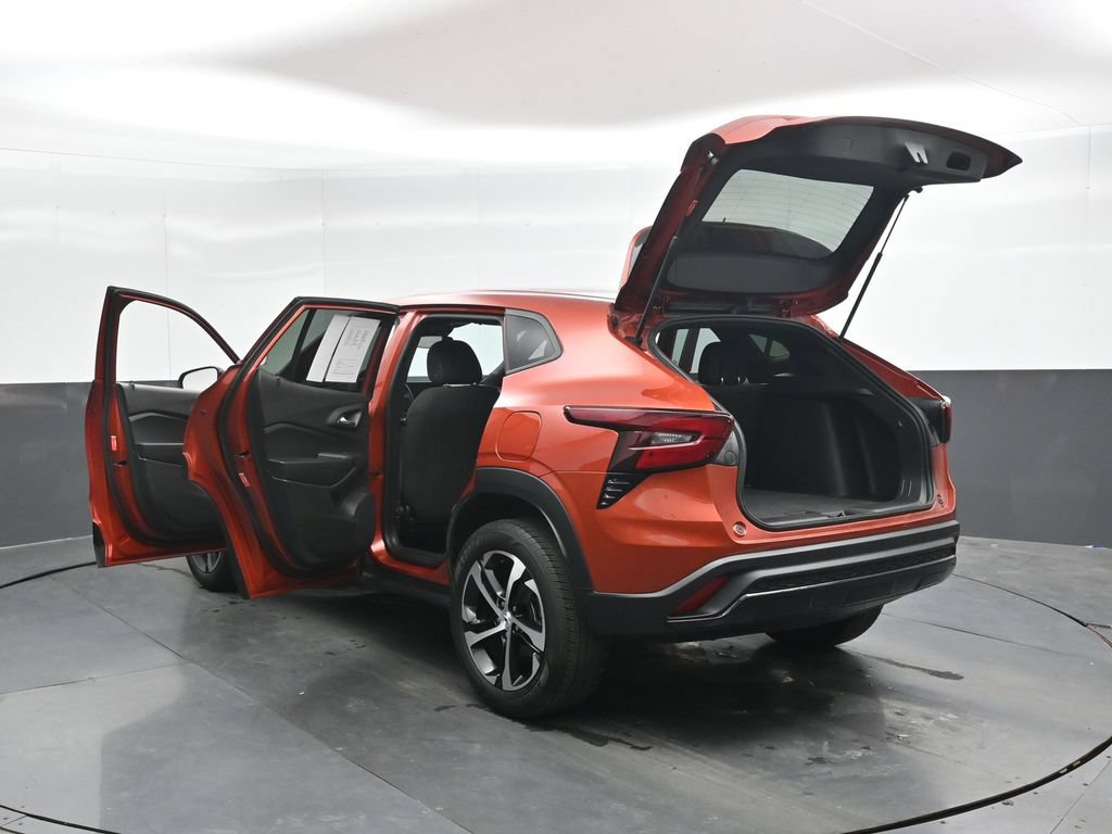 Used 2024 Chevrolet Trax RS FWD image 48
