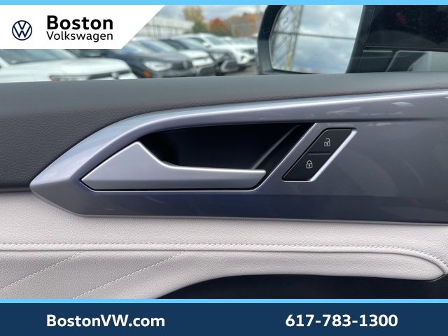 New 2025 Volkswagen Taos SEL image 28