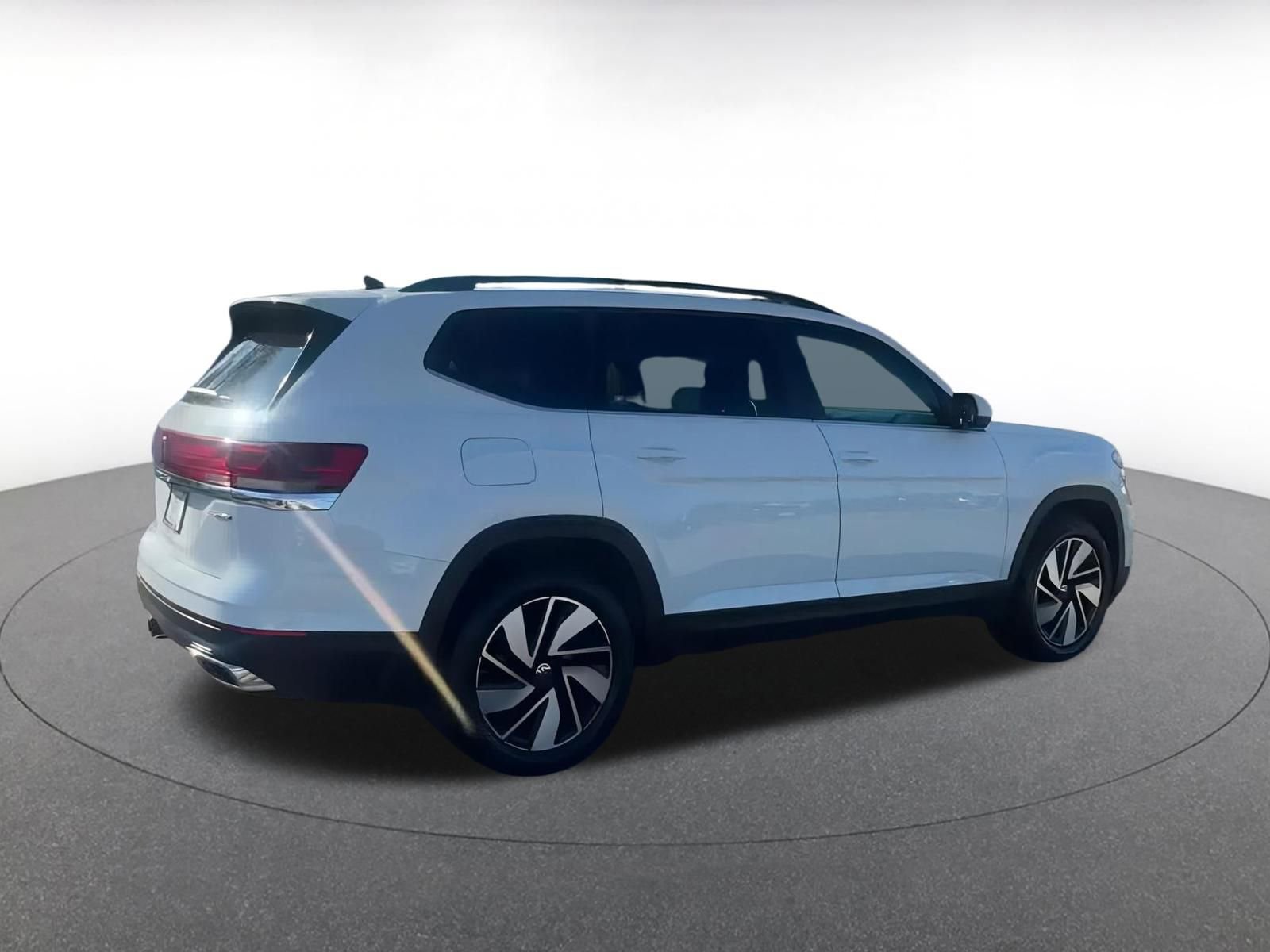 Used 2025 Volkswagen Atlas SE image 15