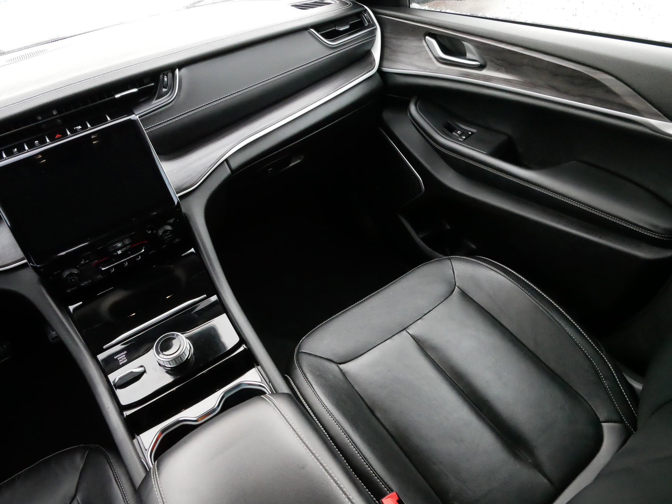 Used 2022 Jeep Grand Cherokee Limited image 11