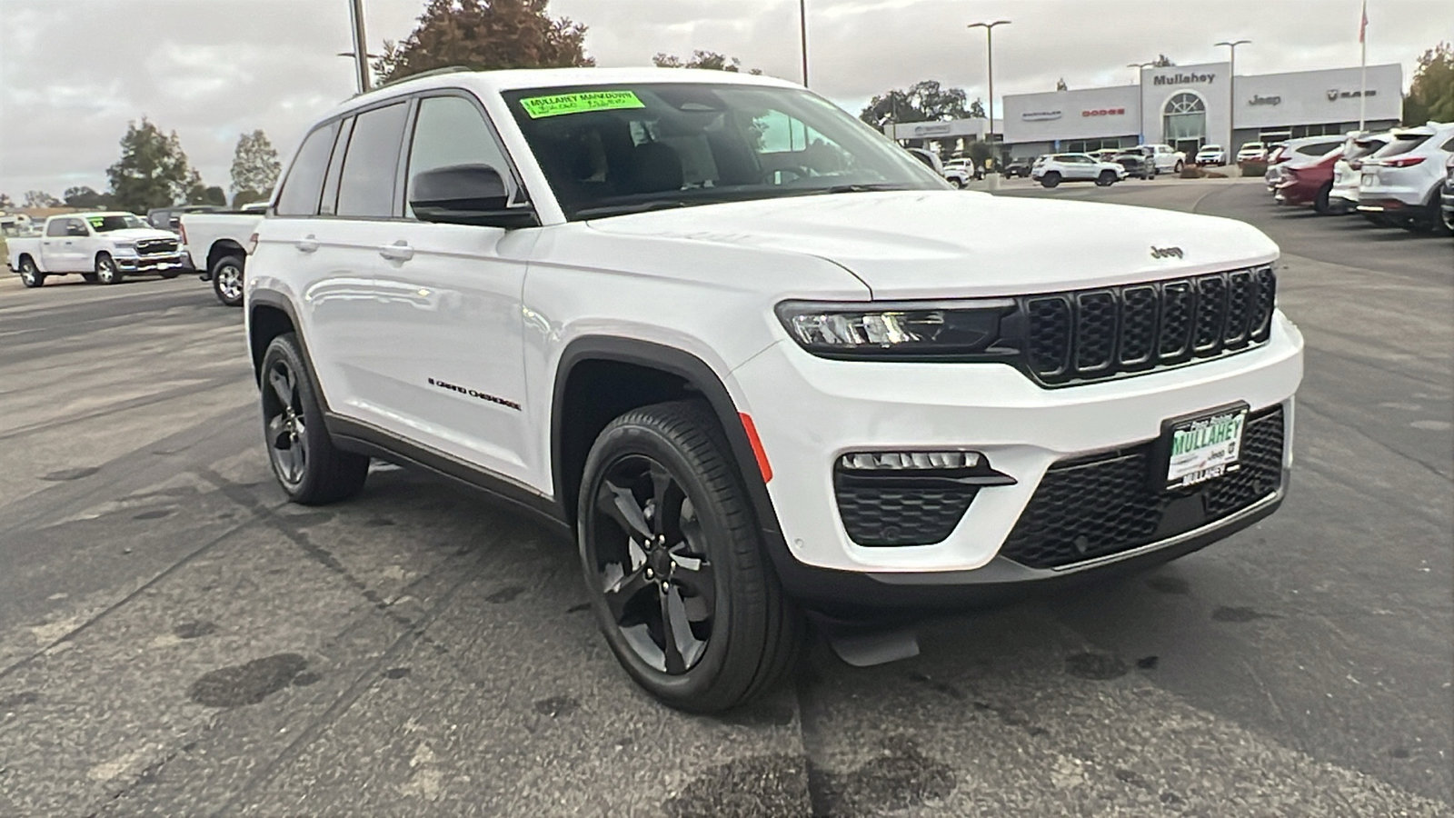 New 2025 Jeep Grand Cherokee Limited w/ Luxury Tech Group II AWD/4WD image 1