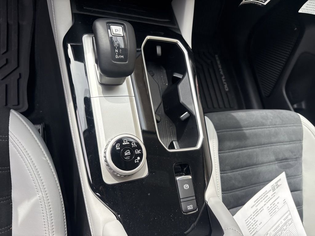 Used 2025 Mitsubishi Outlander SE FWD image 18