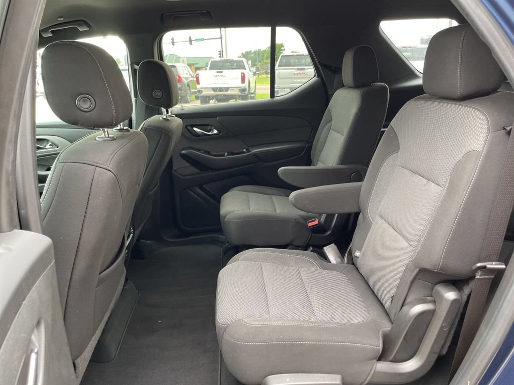 Used 2022 Chevrolet Traverse LT FWD image 34