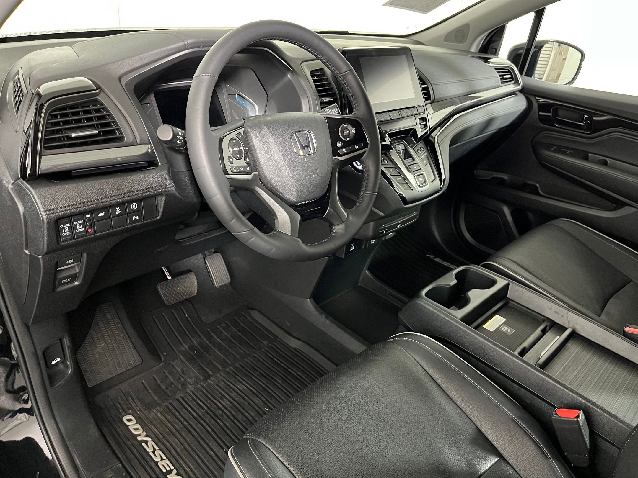 Certified 2023 Honda Odyssey Elite image 3