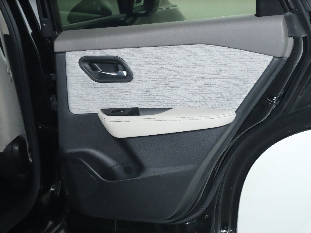 Certified 2023 Nissan Rogue SV image 30