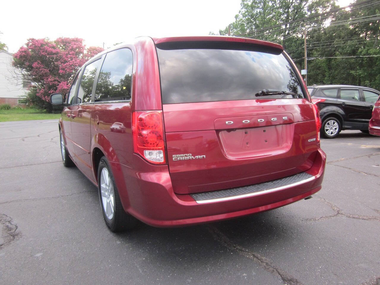 Used 2011 Dodge Grand Caravan Crew w/ Entertainment Group 1 FWD image 43