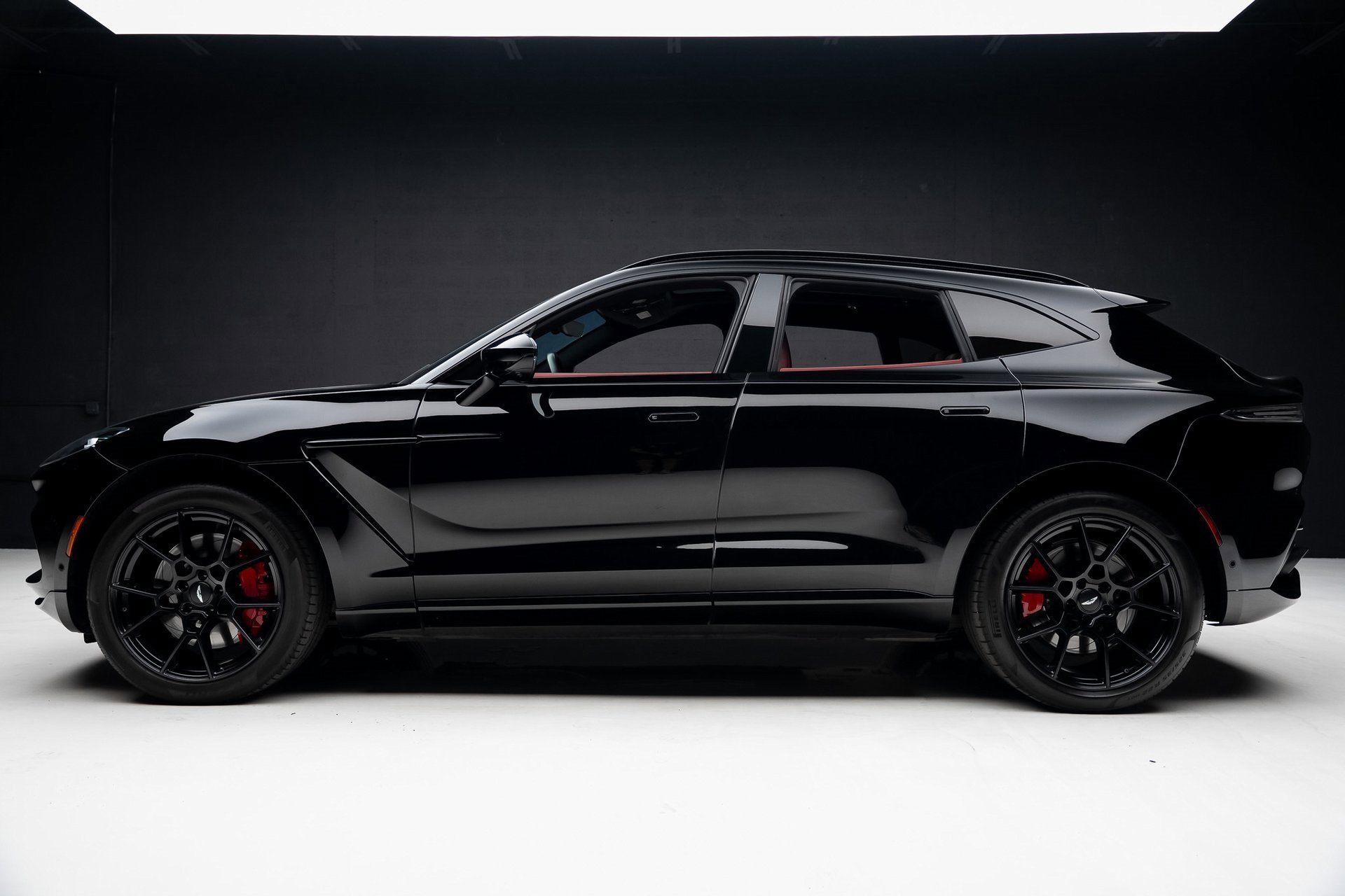 Used 2021 Aston Martin DBX image 17